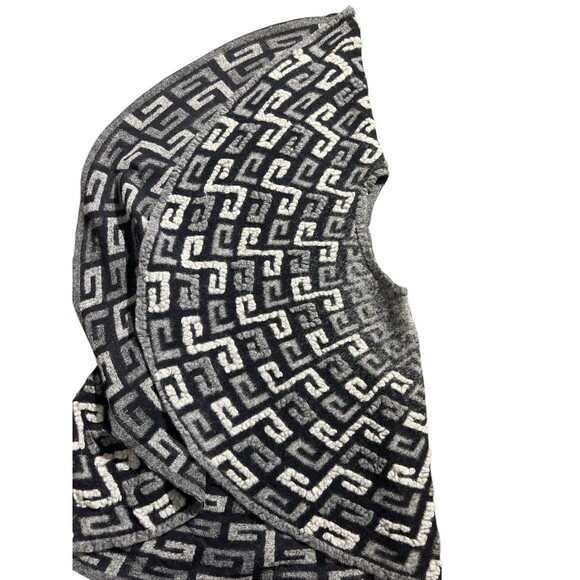 NWT Charlie B geometric jacquard Shawl poncho Charcoal Sz O/S - Picture 6 of 15